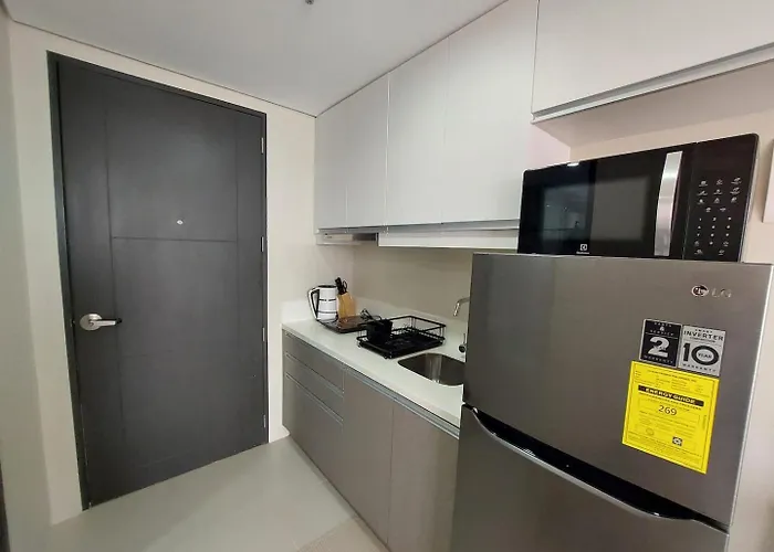 Baseline Prestige With Free Parking & Wi-fi *